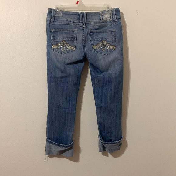 Almost Famous Capri Jeans Size 7 Few Stones missing on pockets Used - Picture 2 of 8